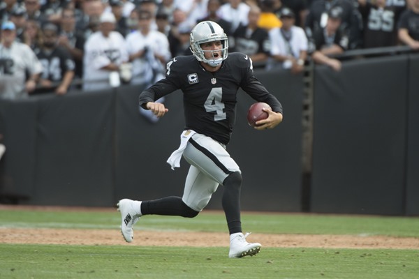 Derek Carr Leaves Game with Hand Injury