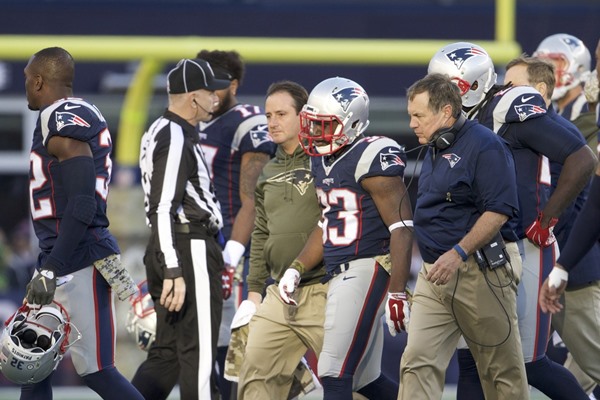 Fears of ACL Injury Pop up in Wake of Dion Lewis Leaving Sunday's Game