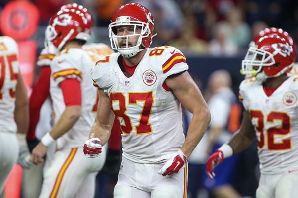 Kansas City Chiefs Sign TE Travis Kelce to five-year extension