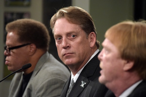 Should the Oakland Raiders Trade up in the First Round?