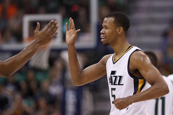Jazz G Rodney Hood Leaves Game with Hyperextended Knee 