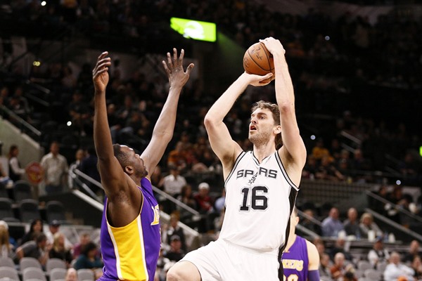 Spurs PF Pau Gasol Undergoes Surgery, Out Indefinitely