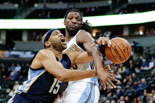 Nuggets F Kenneth Faried Exits Game with Ankle Injury, Leaves Arena on Crutches 