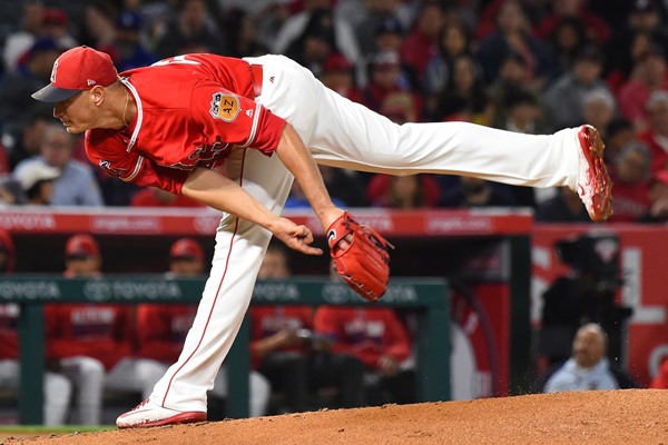 Angels SP Garrett Richards Exits Game with Arm Injury 