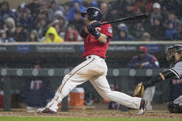Minnesota Twins 2B Brian Dozier Diagnosed with Knee Contusion