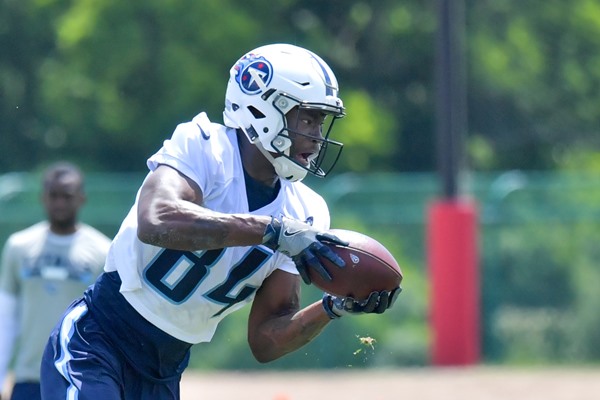 Titans Rookie WR Corey Davis Injures Hamstring, Needs MRI 