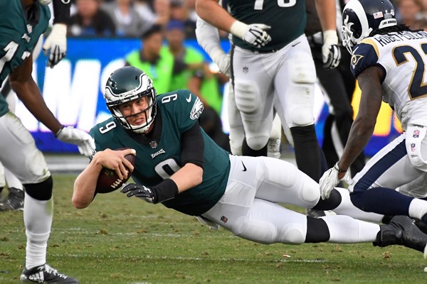 Report: Eagles  "Concerned" QB Carson Wentz Tore ACL