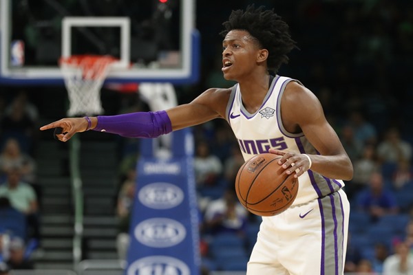 Fantasy Impact: Kings PG De'Aaron Fox (abdomen) Exits Tuesday's Game