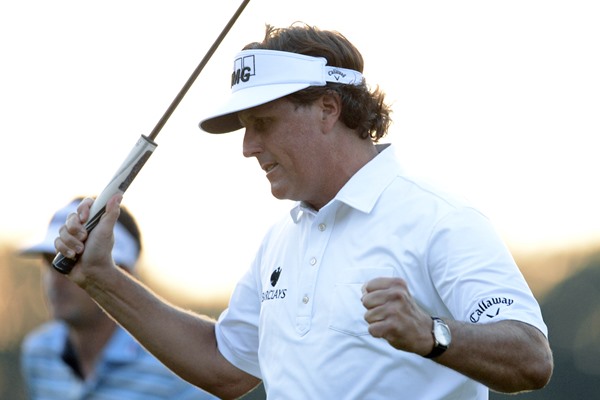 Merion punishes again, as Mickelson and Horschel lead.