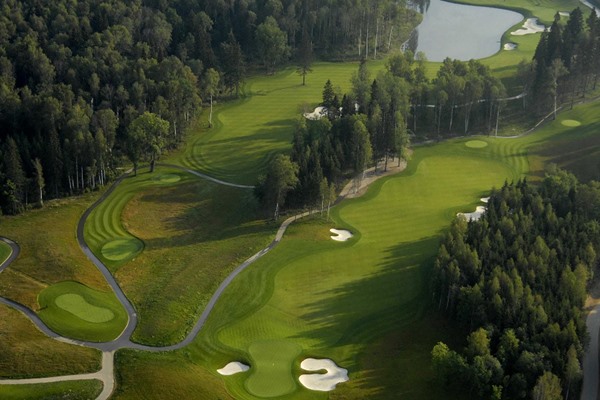 M2M Russian Open: Rikard Karlberg Leads by Two at the Halfway Mark