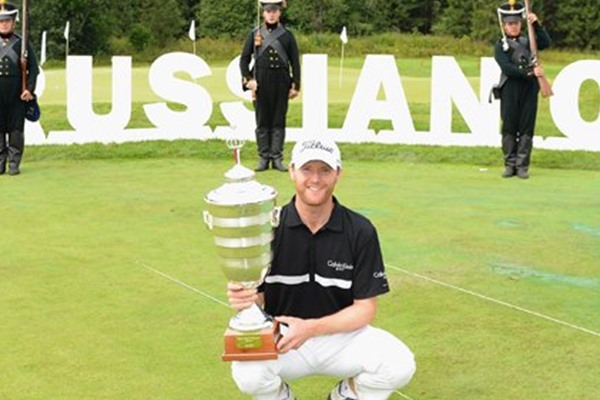 Michael Hoey Cruises to Victory at the M2M Russian Open