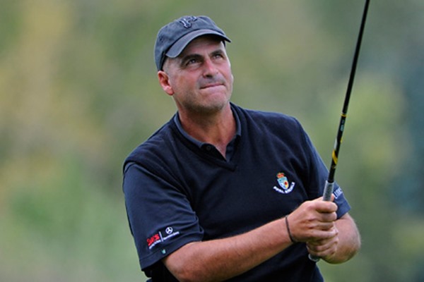 Rocco Mediate opens with a one-shot lead at the Shaw Charity Classic