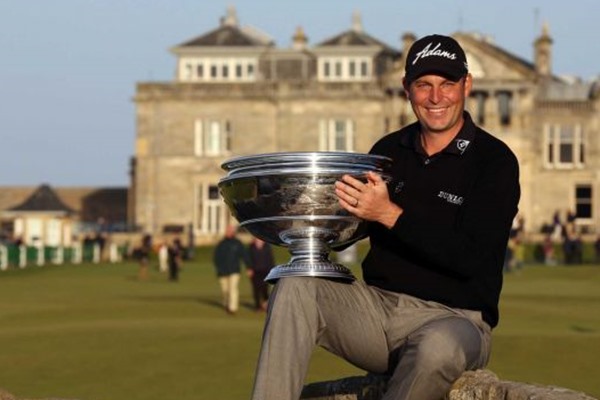 David Howell overcomes Peter Uihlein in a playoff to win the Dunhill Links at St. Andrews.