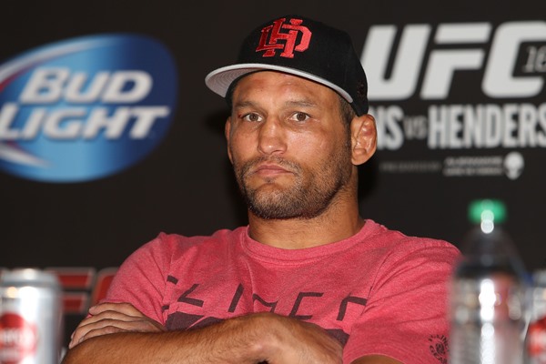 Ex-UFC Light Heavyweight Champ Rashad Evans Out 6 Months After Knee Surgery