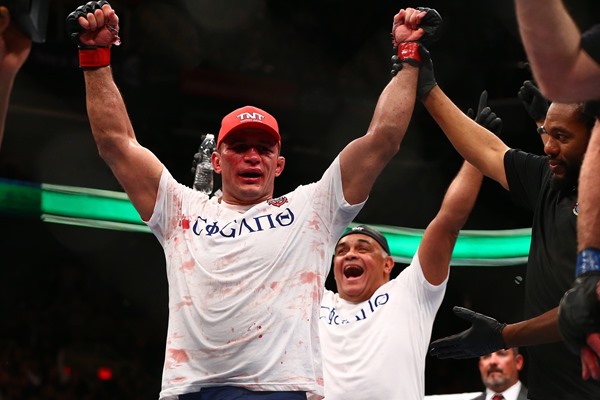 UFC on FOX 13 Results: Junior dos Santos Defeats Stipe Miocic in Five-Round Classic