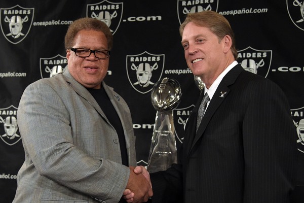 Should the Oakland Raiders Consider Trading Down in the NFL Draft?