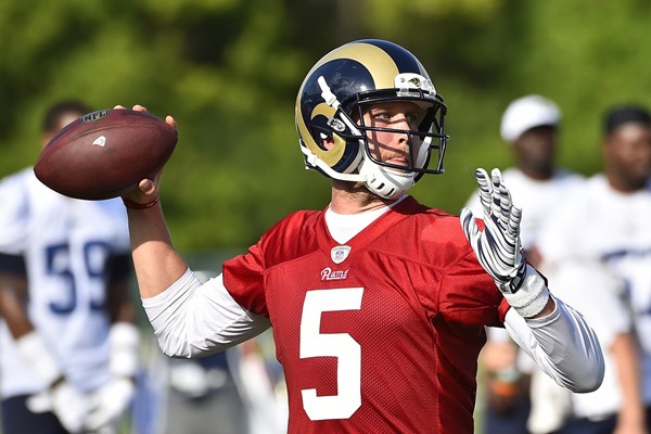 St. Louis Rams Sign Nick Foles to Two-Year Extension